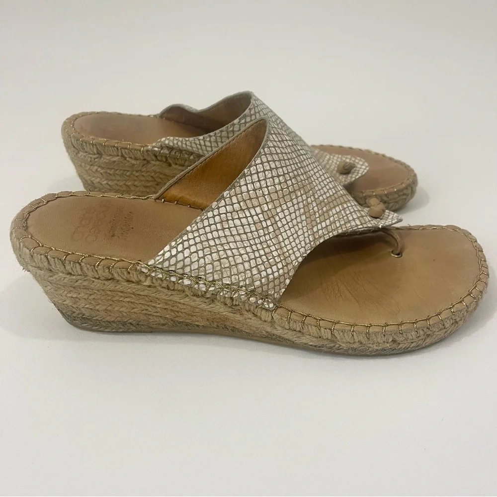 Andre Assous Annette Demi Wedge Metallic Snake Print Thing Sandal Size 40/Size 9